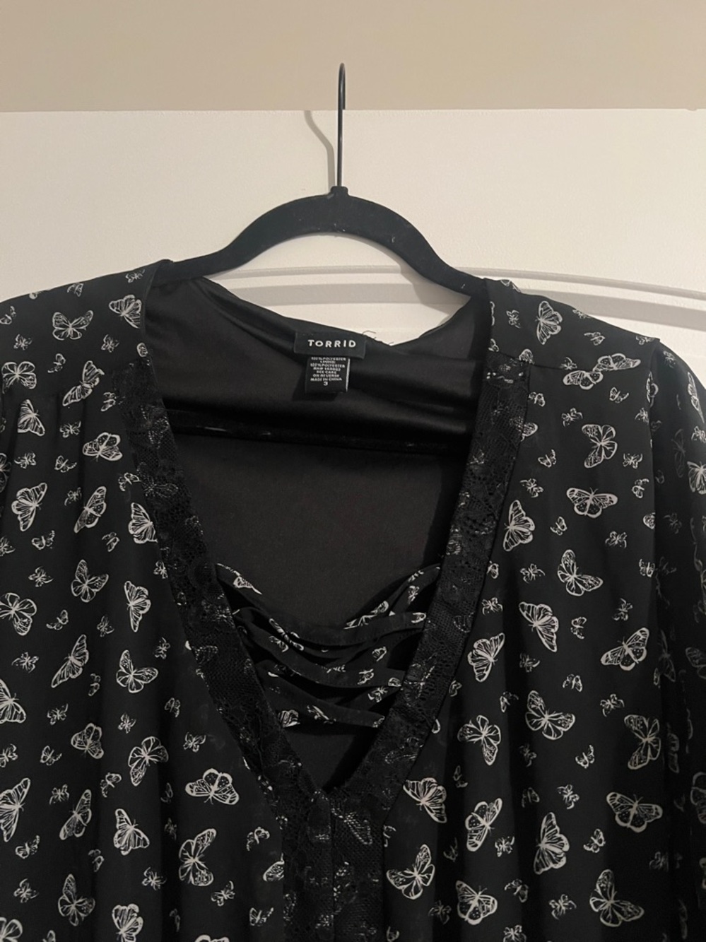 Torrid Chiffon Butterfly Print Blouse 3X - Picture 7 of 10